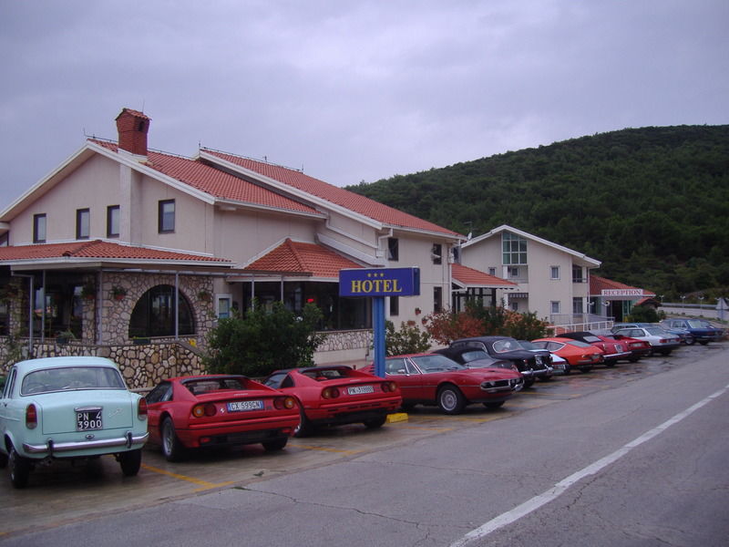 Hotel Zlatni Lav Martinscica  Exterior photo