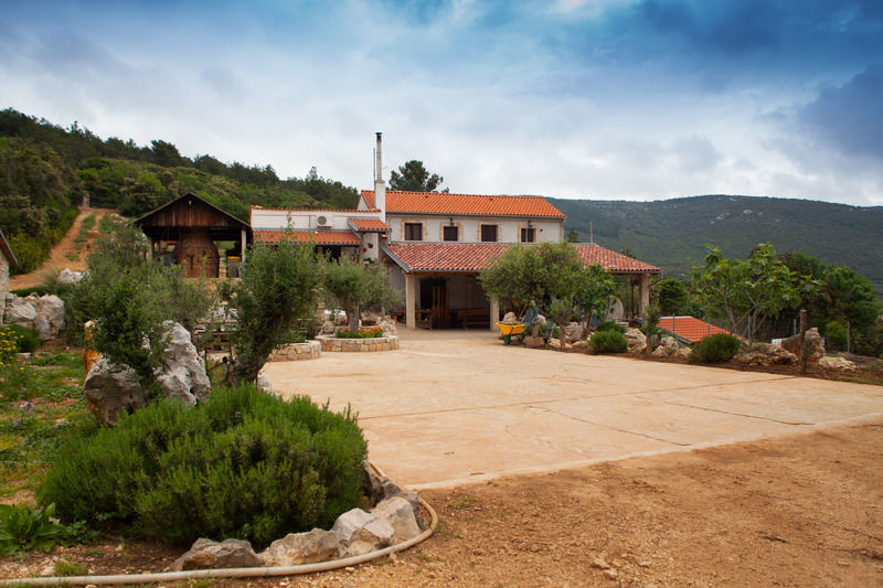 Hotel Zlatni Lav Martinscica  Exterior photo