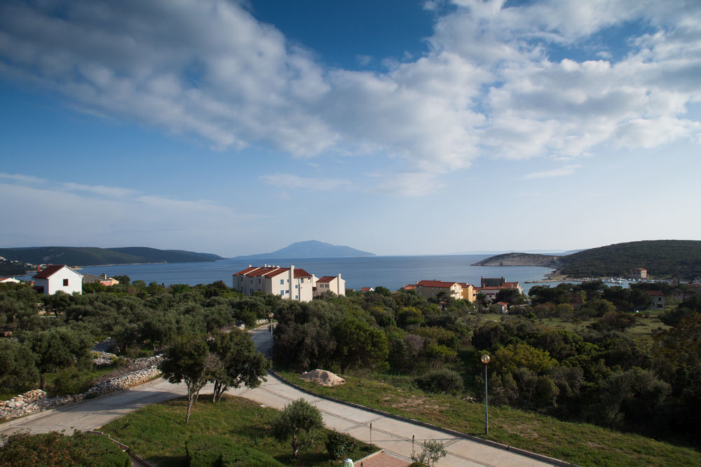 Hotel Zlatni Lav Martinscica  Exterior photo